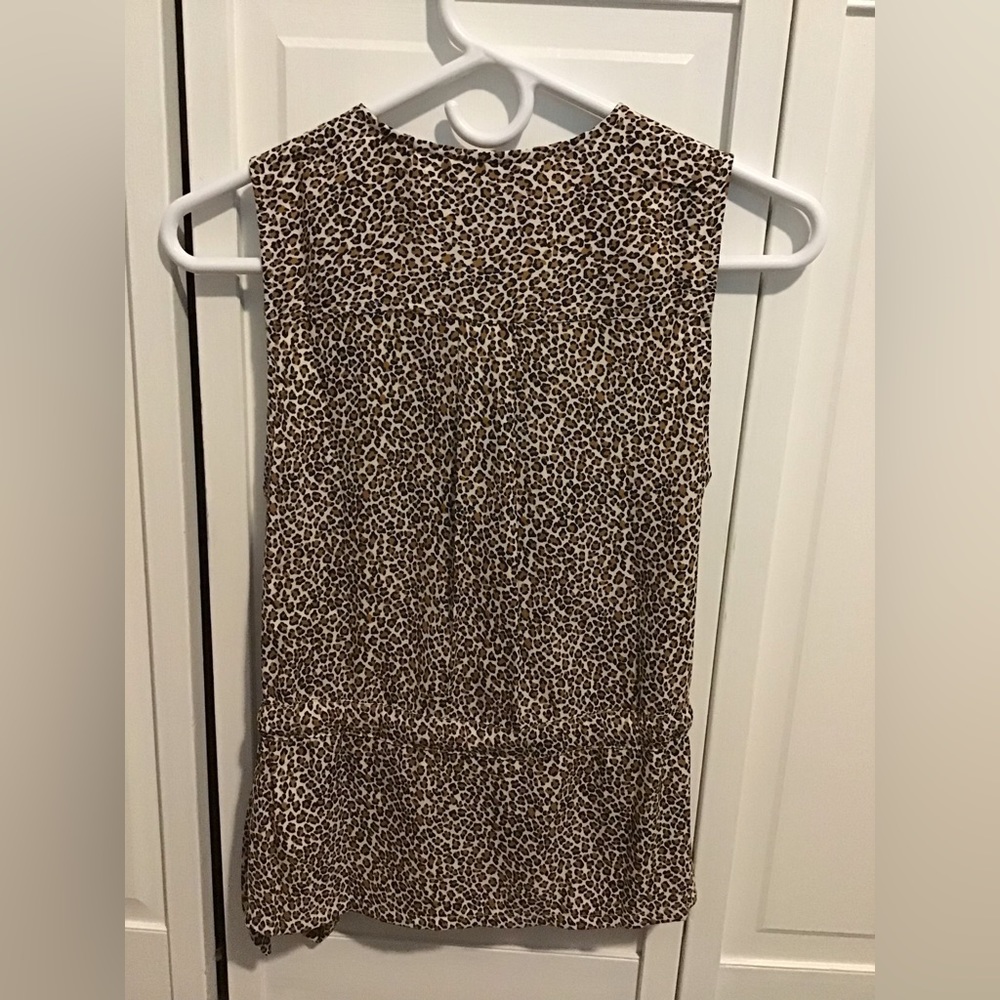 Banana Republic leopard print sleeveless blouse
